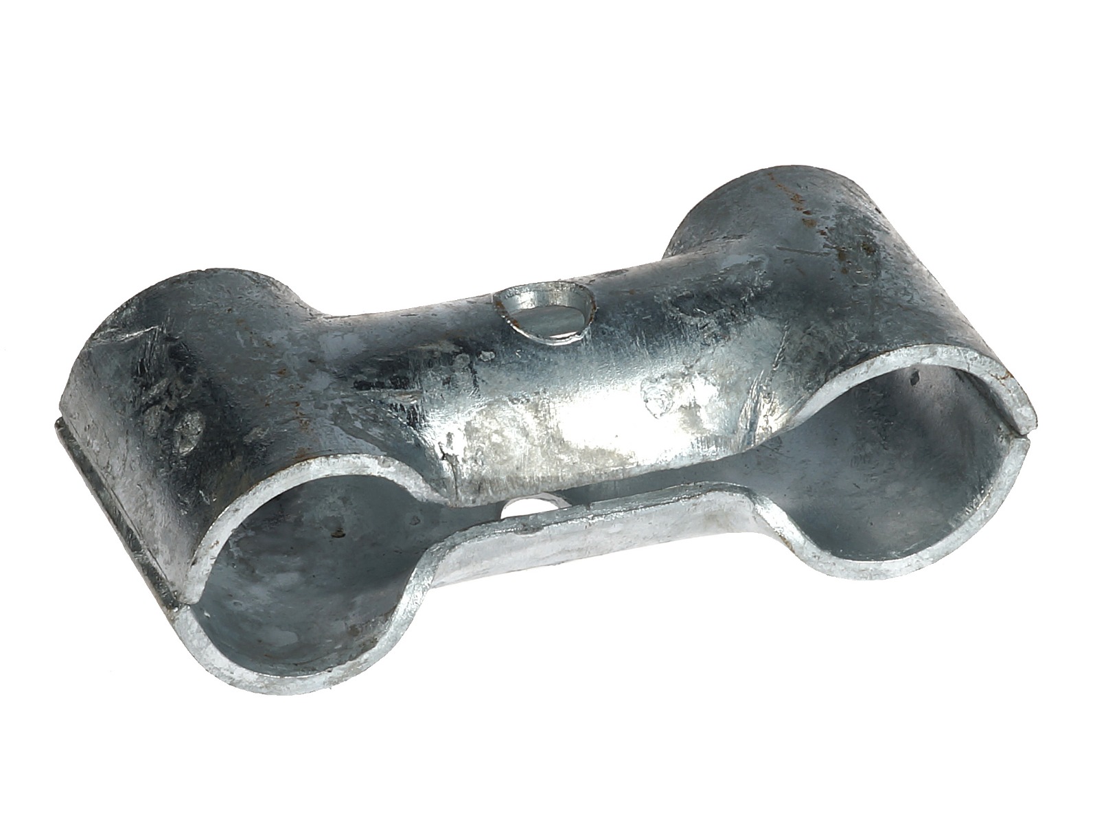 Een tweedelige thermisch verzinkte X-klem type TJ 226 voor het parallel koppelen van twee ronde buizen.