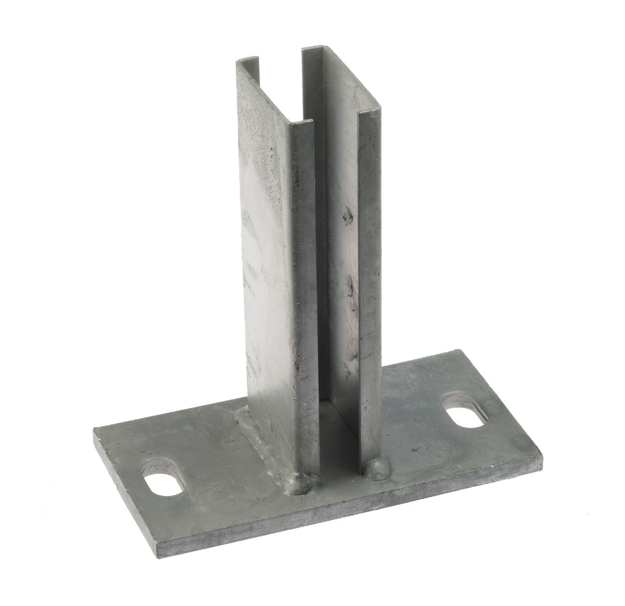 Thermisch verzinkte voetplaat in korte uitvoering voor 60 × 40 mm kokerprofielen. Hoogte 150 mm. Voorzien van opstaande geleider en twee bevestigingsgaten. Geschikt voor montage op beton of steen in hekwerksystemen, poorten of constructies.
