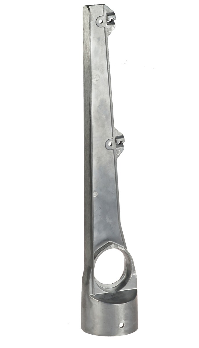 Verticale aluminium puntdraadkop voor 60mm buizen met twee inkepingen voor prikkeldraad bevestiging op een hekwerk.