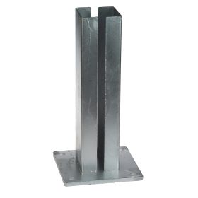 Thermisch verzinkte voetplaat voor 80 × 80 mm kokerprofiel, montageplaat 150 × 150 mm, 8 mm dik, gelaste adapter met 2 mm wanddikte. Voor montage op beton in buitenconstructies.