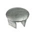 Een zilverkleurige, verzinkte metalen inslag afdekdop met een ronde kop en een vierkante basis voor stevige bevestiging in buizen.