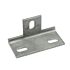 Zijaanzicht van een zilverkleurig thermisch verzinkt hoekstuk met drie sleufgaten voor stevige montage in bouw- en constructieprojecten.