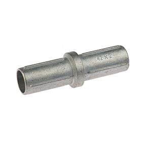 Zijaanzicht van een zilverkleurig aluminium koppelstuk voor buizen, voorzien van de markering 42 x 2, tegen een witte achtergrond.