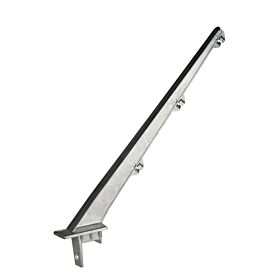 Een schuin geplaatste aluminium prikkeldraadhouder van 45 graden met drie inkepingen voor puntdraad, geschikt voor een kokerprofiel van 40x60mm.