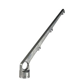 Een zilveren aluminium puntdraadkop met drie inkepingen voor prikkeldraad, schuin geplaatst onder een hoek van vijfenveertig graden.