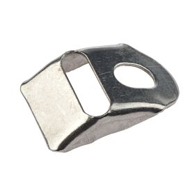 Een metalen, roestvaststalen hoekversterkingsstuk met een ronde opening en een rechthoekige uitsparing voor de hoeken van een dubbelstaafmat hekwerk.