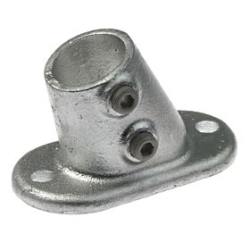 Zilverkleurige gegoten voetplaat A12 van thermisch verzinkt staal met een hoek van twaalf graden voor schuine buisconstructies.