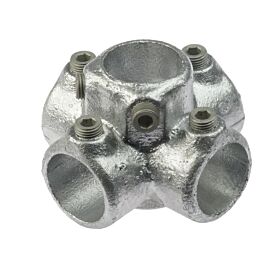 Zilverkleurige gegoten 4-wegklem type G158, thermisch verzinkt met inbusschroeven voor het stevig verbinden van vier stalen buizen in een kruispunt.