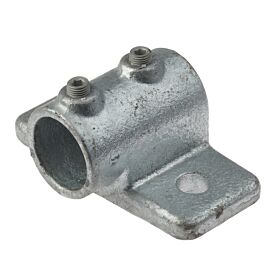 Een gegoten verzinkte stalen buiskoppeling voor boeiboordbevestiging met twee inbusbouten en een platte voet met montagegat.