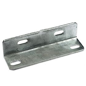 Zilverkleurig thermisch verzinkt hoekstuk met vier ovale schroefgaten voor stevige montage van constructies op een witte achtergrond.