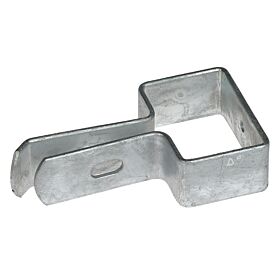 Een thermisch verzinkte metalen eindbeugel met verlengde lip voor de stevige montage van dubbelstaafmat hekwerk aan een vierkante paal.