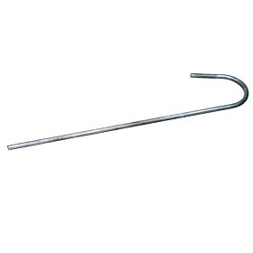 Een zilverkleurige, thermisch verzinkte metalen pen van zestig centimeter lang met een gebogen uiteinde en een dikte van tien millimeter.