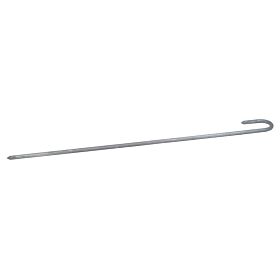 Een lange thermisch verzinkte metalen grondpen met een haak en scherpe punt voor stevige verankering in de grond.