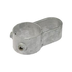 Een detailopname van een thermisch verzinkte metalen knelring sluitgaffel pen voor gebruik in diverse buisconstructies en hekwerken.