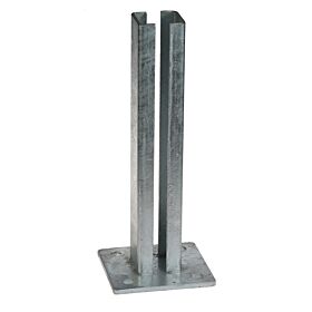 Een duurzame thermisch verzinkte stalen voetplaat geschikt voor een 60x60 mm kokerprofiel met vier handige montagegaten voor bevestiging.