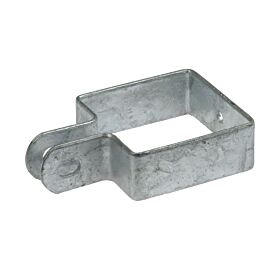 Een thermisch verzinkte vierkante metalen eindbeugel voor het stevig bevestigen van gaas of draadmatten aan een hekwerkpaal.