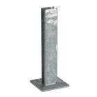 Robuuste thermisch verzinkte voetplaat van staal voor 60×40 mm kokerprofielen, met vier bevestigingsgaten in de hoeken, geschikt voor montage op beton, steen of staal. Toepasbaar bij hekwerken, poorten, buitenconstructies en industriële toepassingen.