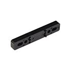 Een zwart kunststof vulplaatje met diverse montagegaten en pennen, ontworpen voor het stevig bevestigen van zadels op buizen.