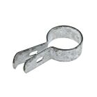 Een thermisch verzinkte metalen eindbeugel met een verlengde lip voor het bevestigen van dubbelstaafmatten aan palen.