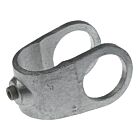 Een zilverkleurig thermisch verzinkt gegoten kruisstuk type G119 voor het stevig verbinden van stalen steigerbuizen in constructies.