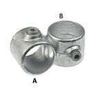 Een thermisch verzinkt gegoten kruisstuk met twee haakse openingen gemarkeerd met A en B voor buisverbindingen.