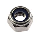 Een zeshoekige roestvaststalen borgmoer met een blauwe kunststof ring aan de binnenzijde voor een veilige, trillingsbestendige bevestiging.