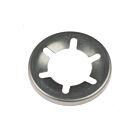 Een ronde roestvaststalen klemring type NMG 454 met interne tanden voor een stevige bevestiging op een witte achtergrond.