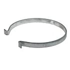 Een smalle metalen emmerring van thermisch verzinkt staal, uitgevoerd als open ring met twee omgebogen uiteinden op een witte achtergrond.