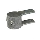 Een thermisch verzinkte metalen knelring voor een standpaal met een dubbel draaideel voor bevestiging van hekwerkonderdelen.