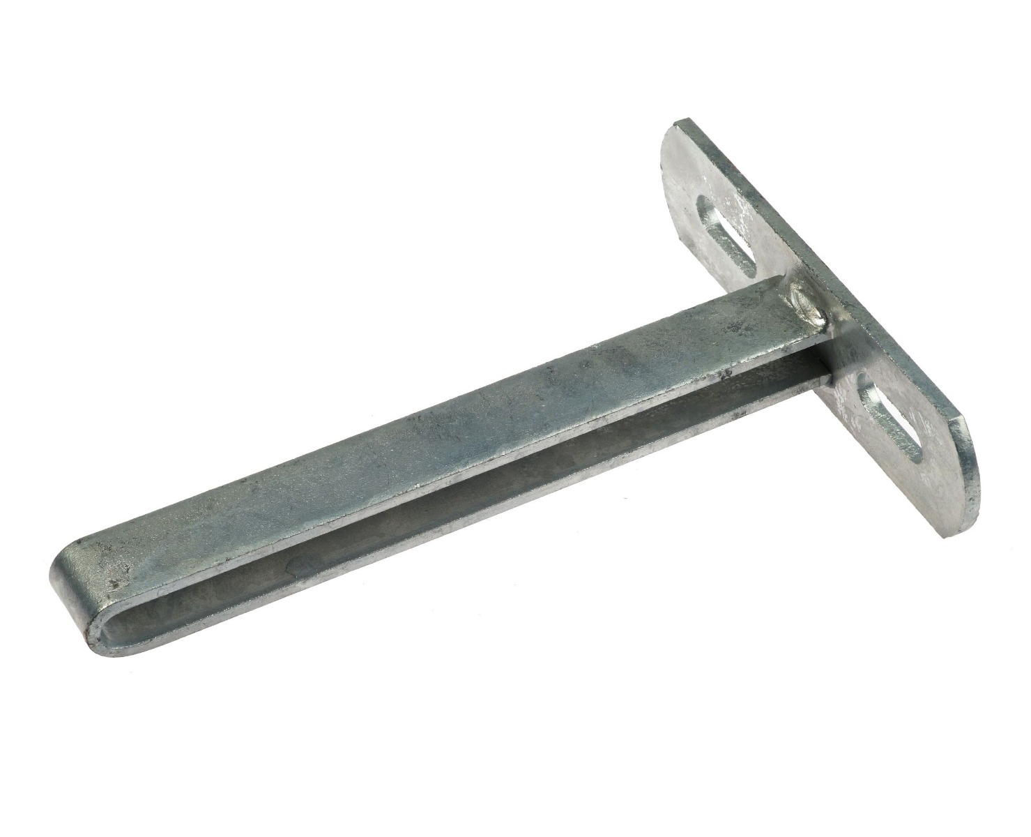 T-vormige vlakke ophangbeugel van thermisch verzinkt staal met montagegaten voor stevige bevestiging op een witte achtergrond.