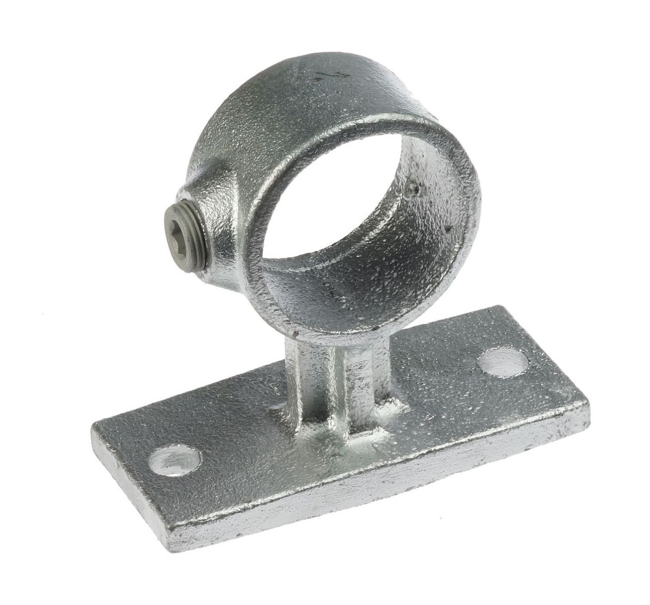 Een thermisch verzinkte gegoten afstandsklem type A34 met een ronde ring en rechthoekige bevestigingsplaat op een witte achtergrond.