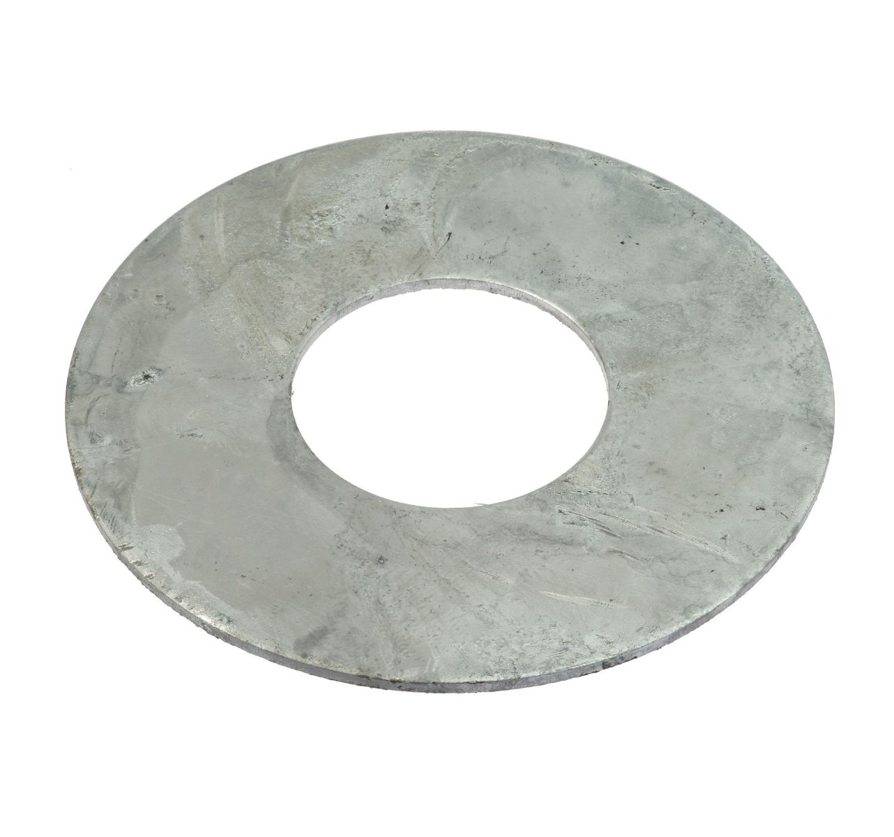 Een ronde, thermisch verzinkte metalen ring die dient als grondplaat voor de montage van ronde hekwerkpalen op harde ondergronden.