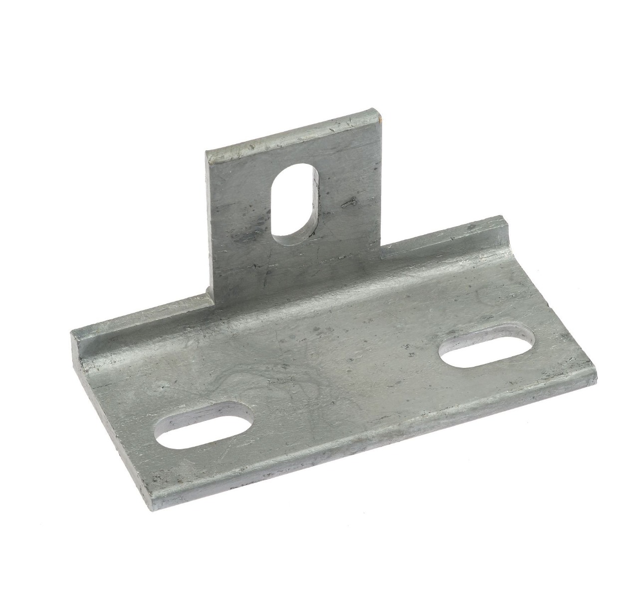 Zijaanzicht van een zilverkleurig thermisch verzinkt hoekstuk met drie sleufgaten voor stevige montage in bouw- en constructieprojecten.