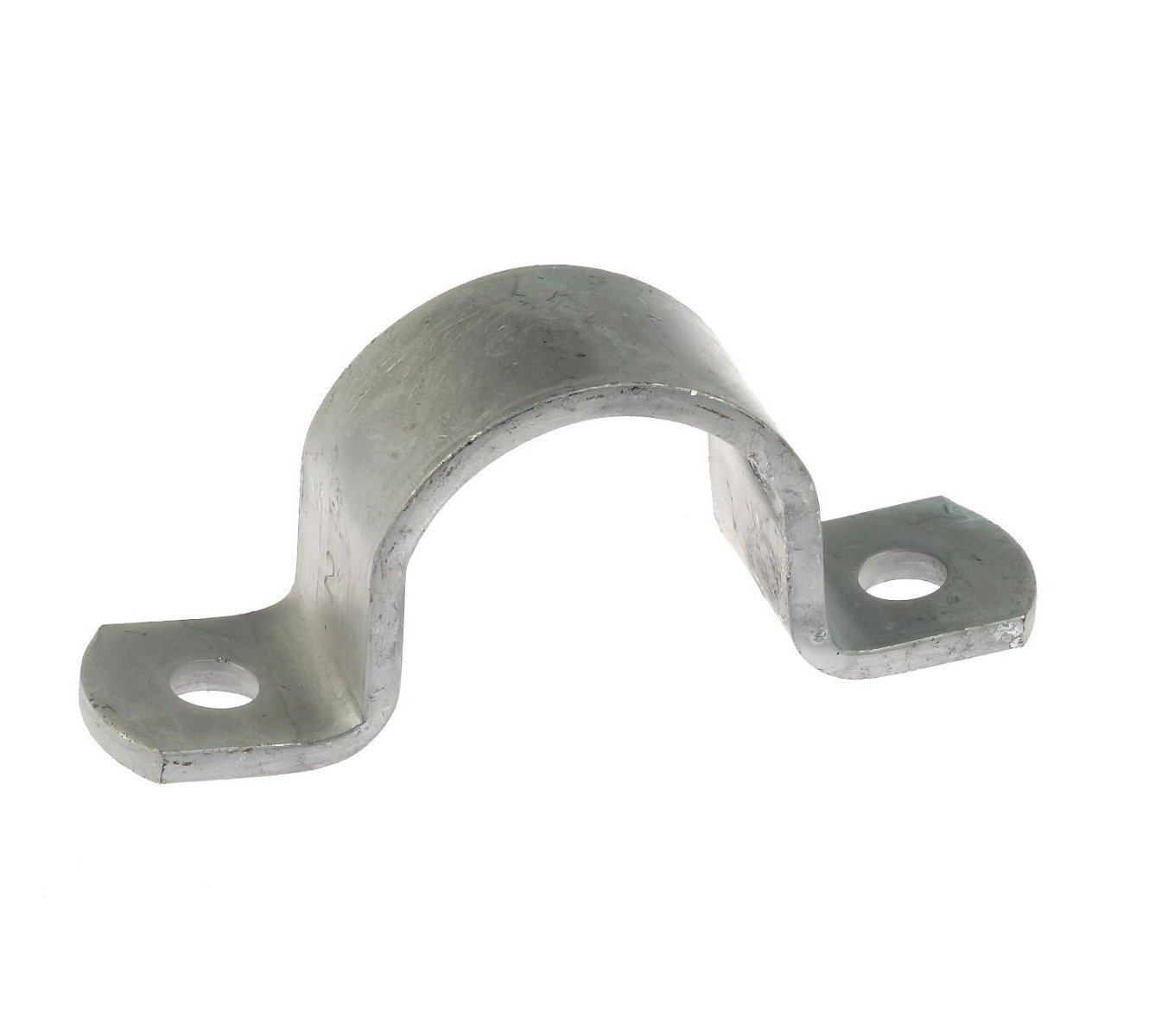 Een thermisch verzinkte kapbeugel van 30 x 4 mm stripstaal met voorgeboorde gaten voor het veilig bevestigen van buizen.