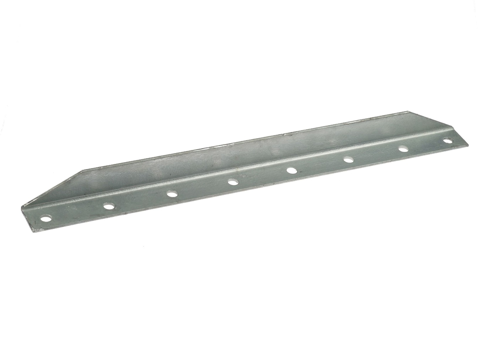 Een zilverkleurige thermisch verzinkte plankbeugel met voorgeboorde gaten voor een stevige en duurzame montage van wandplanken.