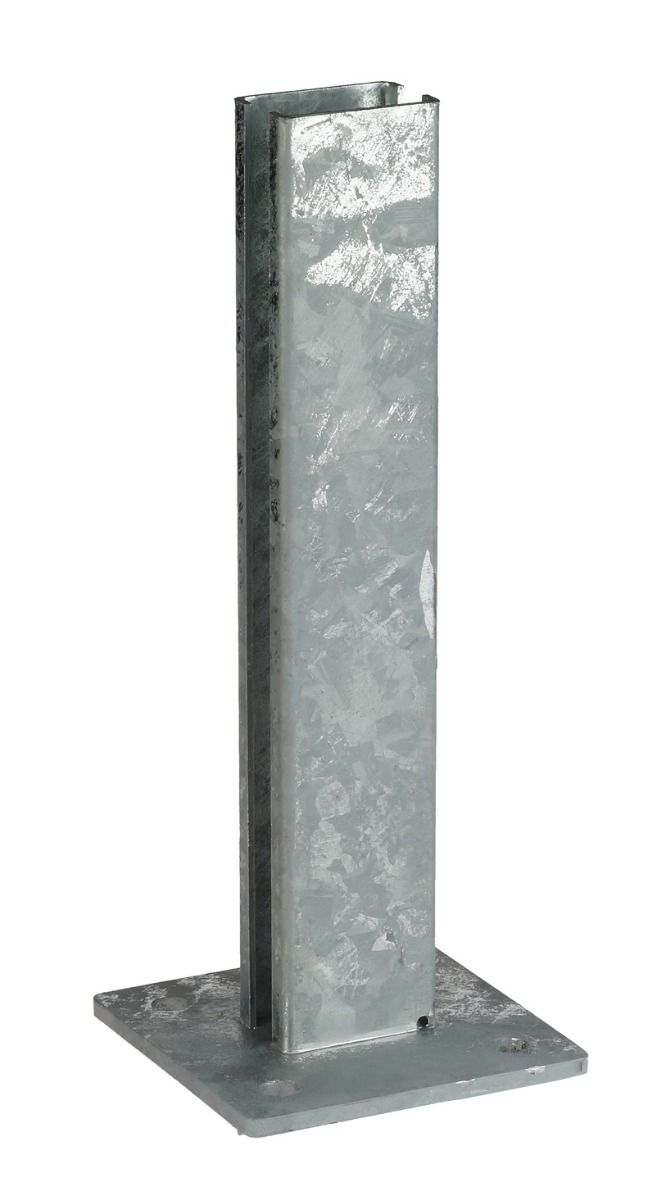 Zilveren thermisch verzinkte voetplaat met een kokerhouder van 60x40 mm voor stevige montage op vlakke ondergronden.