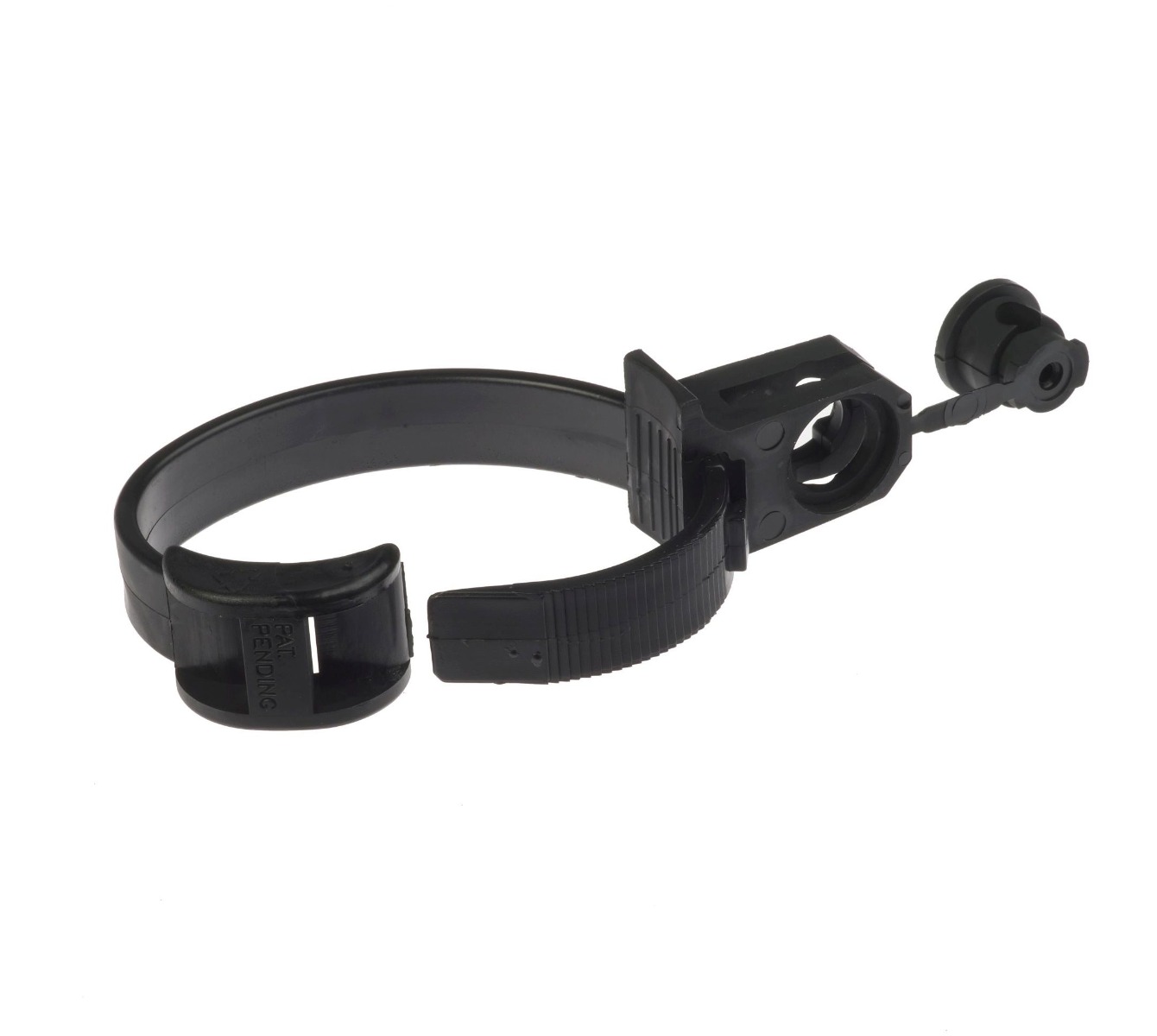 Een zwarte kunststof klemband clip van 60mm voor het stevig bevestigen van buizen en kabels op diverse oppervlakken.