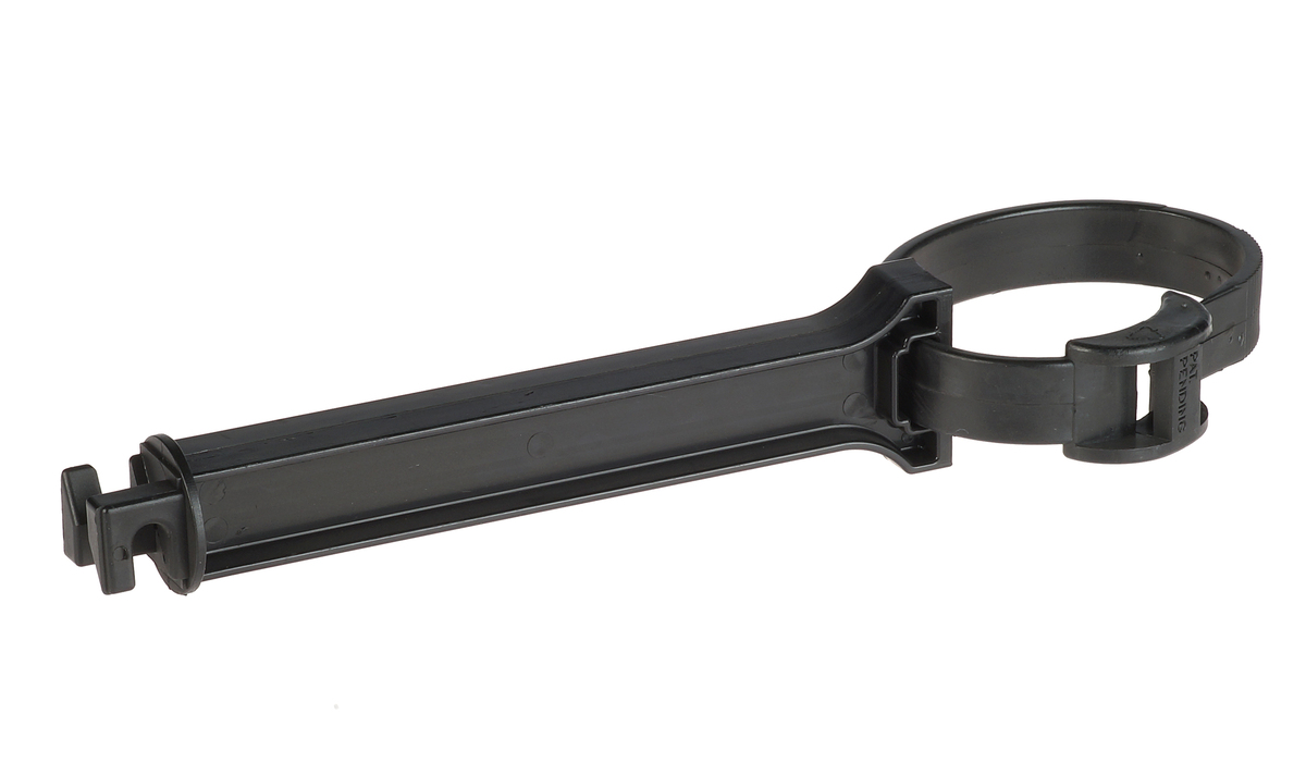 Zwarte kunststof klemstrip clip van 60mm met een flexibele lus en stevige basis voor het organiseren en bevestigen van kabels.